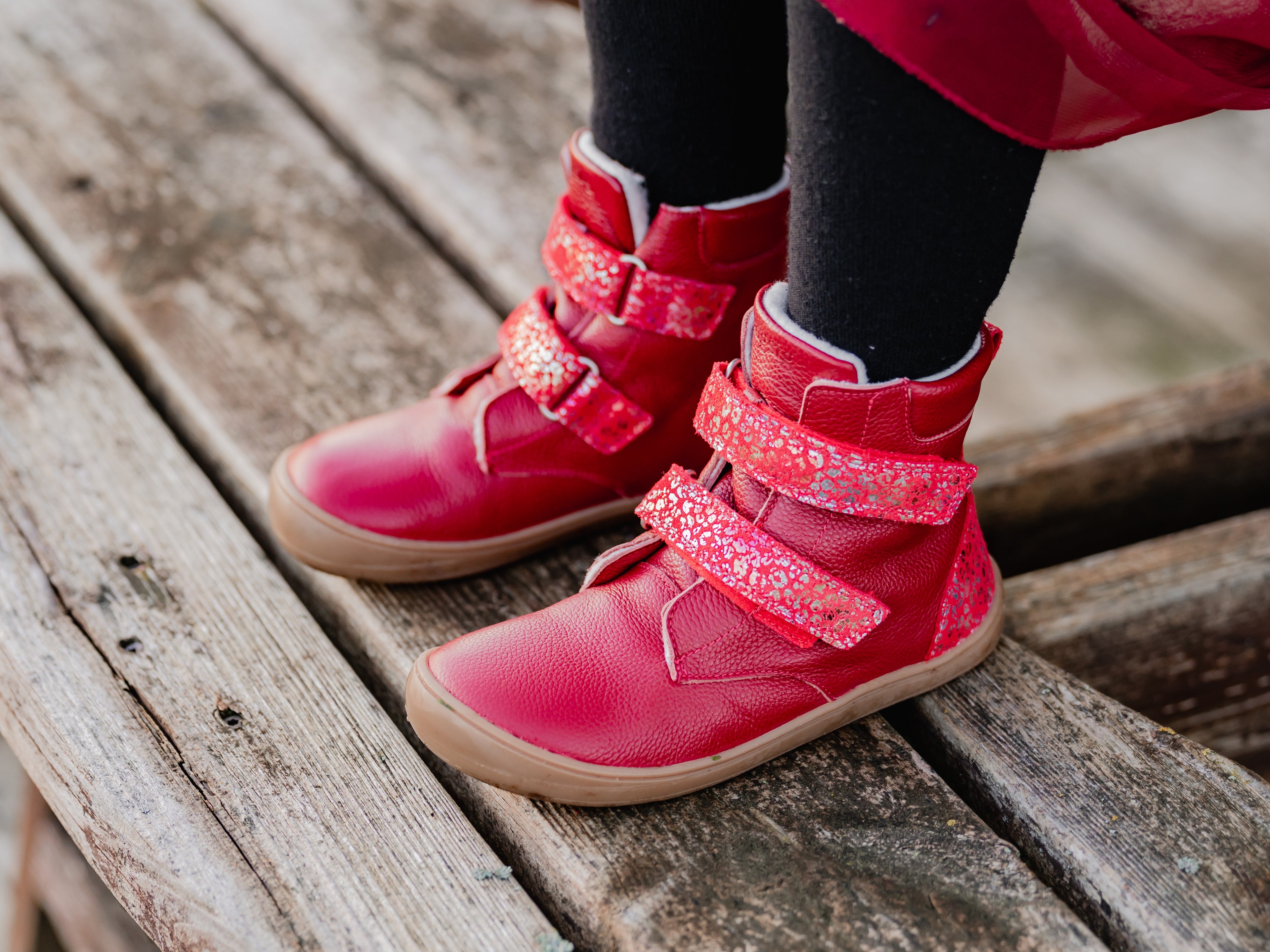 red-glitter-barfodsvinterstøvle-barfodssko